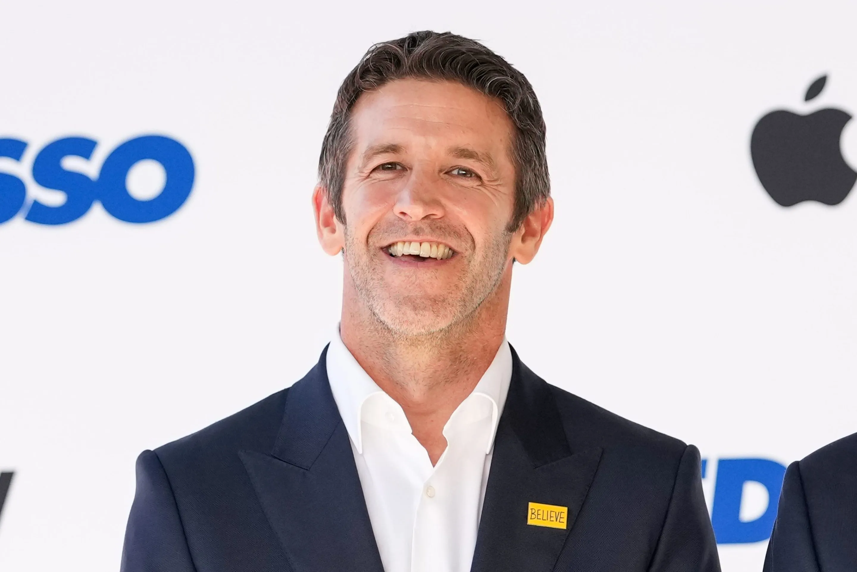 苹果完成 CEO 交接，John Ternus 接任