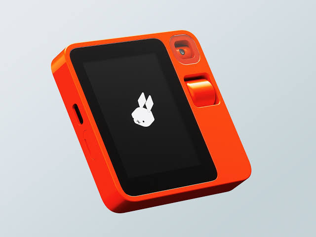 “iPod 之父”法德尔分析 Rabbit R1 等初代 AI 设备为何失败：没能真正满足任何需求
