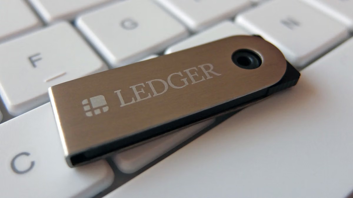 Ledger称CryptoBilis设备内藏隐蔽蜂窝模块，可从屏幕窃取钱包恢复短语