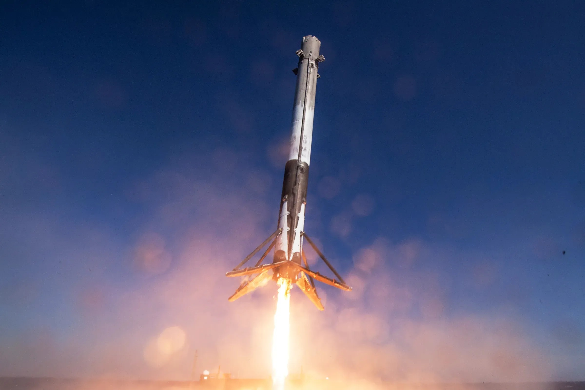 SpaceX发射6,300磅NASA货物 执行第35次国际空间站补给任务