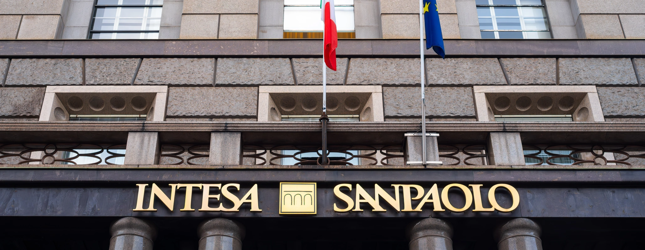 Intesa Sanpaolo通过美股ETF扩大加密投资